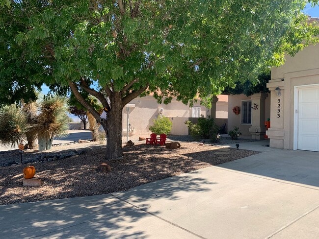 Building Photo - Magnificent 4 Bedroom, 2.5 Bath in Rio Rancho!