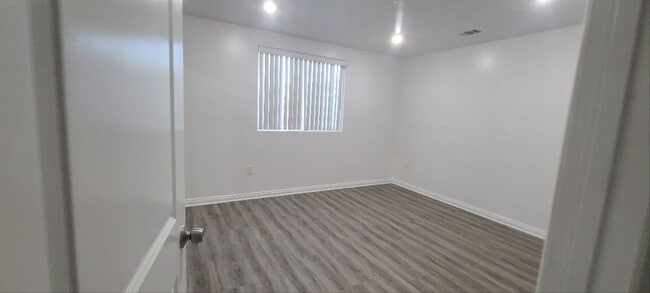 Building Photo - BROADWAY (10611)