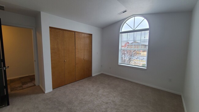 Building Photo - $2,100 - 2 Bed / 2 Beautiful House in Nort...