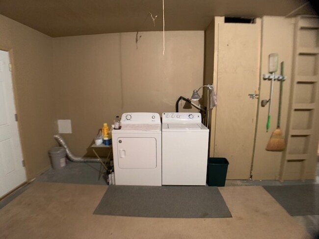 Building Photo - Northwest OKC 3 Bed 2 Bath For Rent!