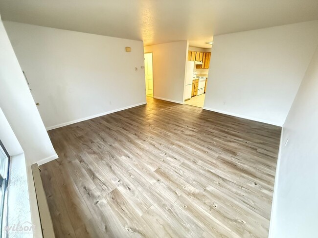 Building Photo - 1206 S Voelker Ave