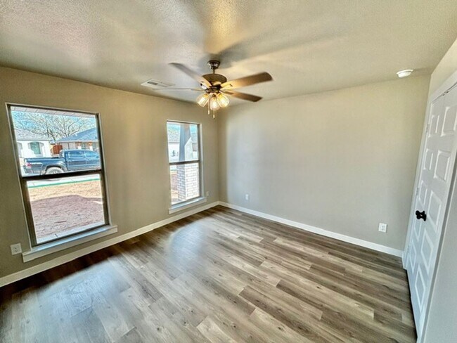 Building Photo - 3 bed 2 bath New Construction Home Available Now