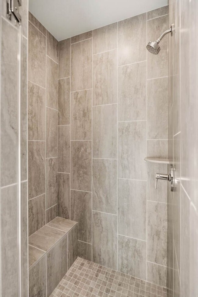 Building Photo - Reservoir District Townhome | 3 Bed + Den | 3.5 Bath | 1,800 Sf | Large Private Rooftop Deck & Ba...