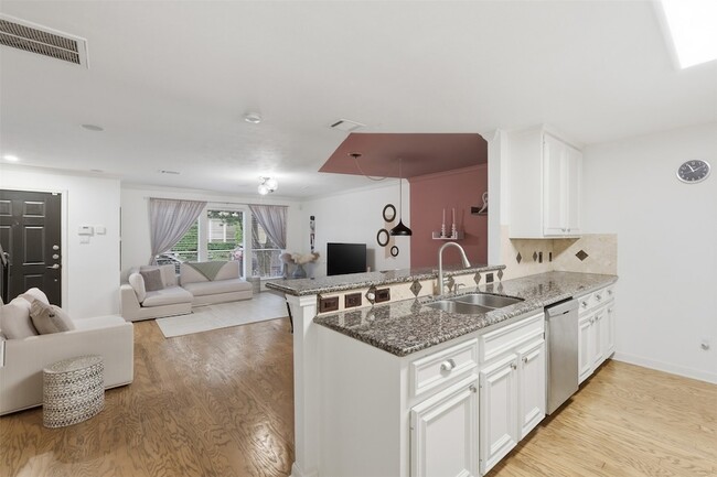 Building Photo - 1923 Bailey St