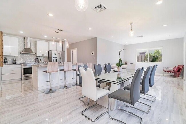 Building Photo - 1731 NE 172nd St