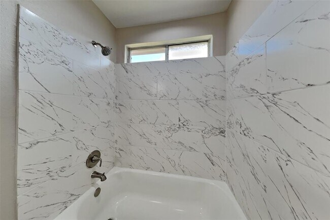Building Photo - 21922 Willow Shade Ln