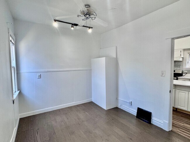 Building Photo - 2047 N Lavergne Ave