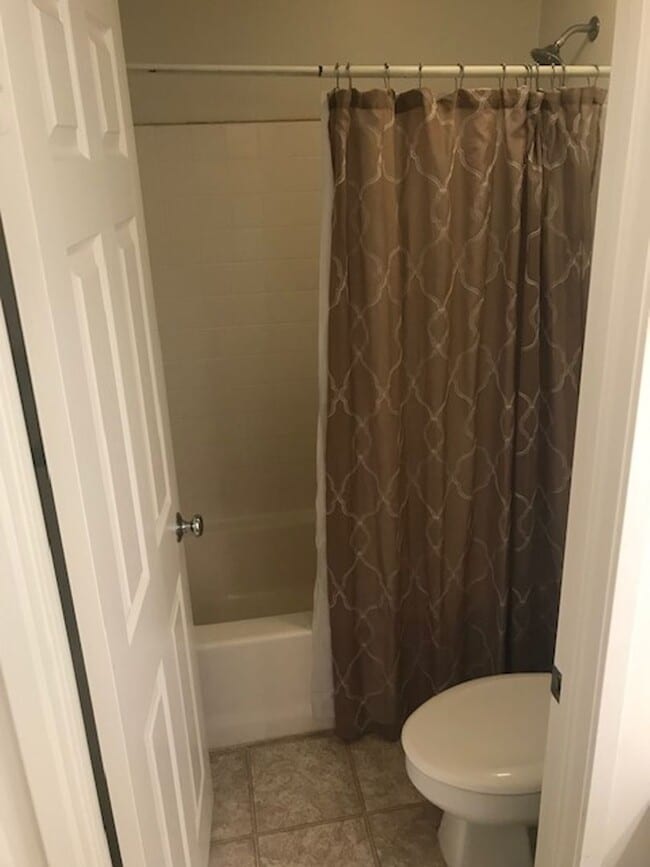 Building Photo - Gated Community!