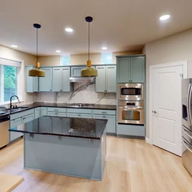 Building Photo - This Shy Creek Neighborhood 4 bed, 3 bath home has abundant space with a functional layout.