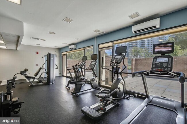 Building Photo - 6800 Fleetwood Rd