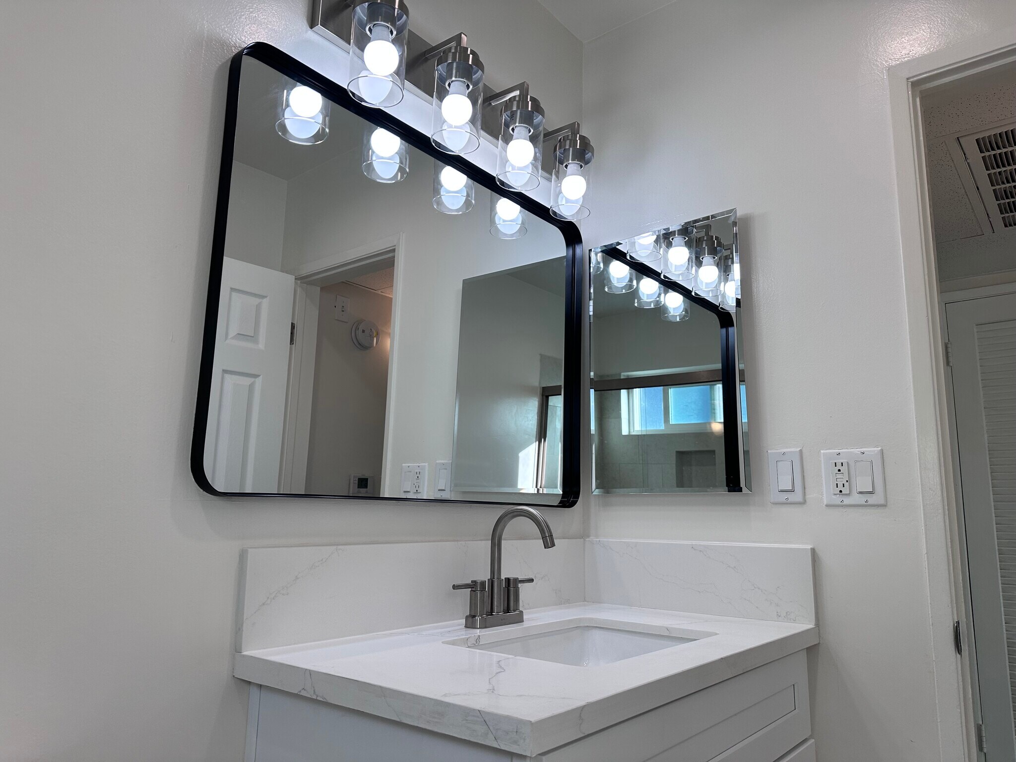 Building Photo - 5328 Newcastle Ave