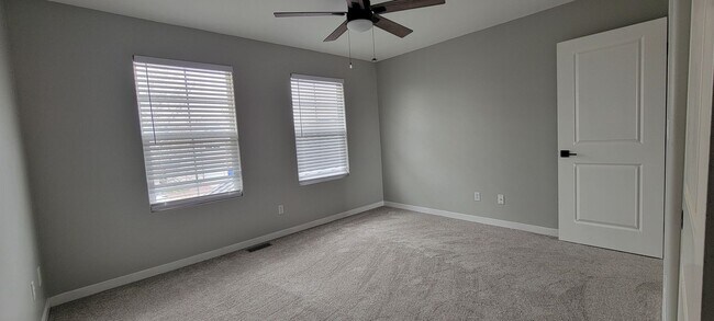 Building Photo - 3 bedroom/2.5 bath home