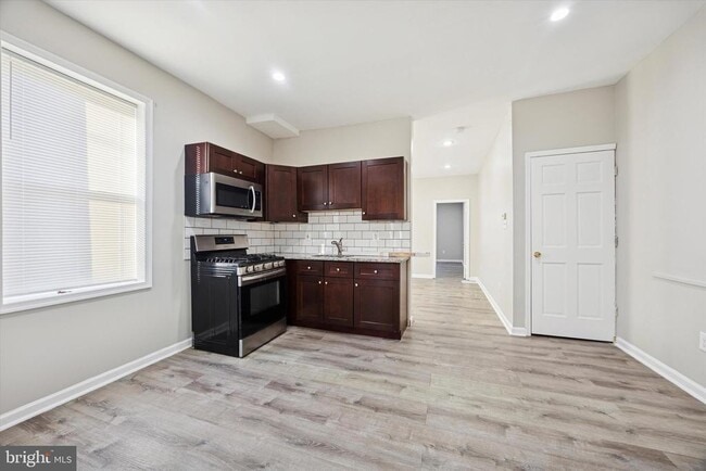 Building Photo - 419 S 4th St