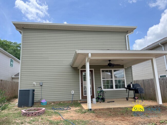 Building Photo - Beautiful 3 Bedroom Home in Crestview!