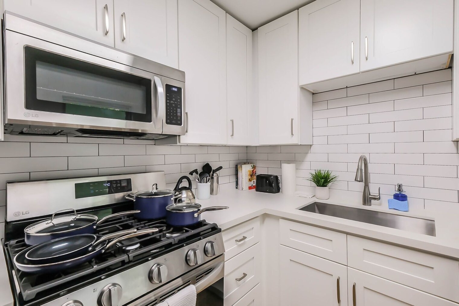 Building Photo - 6705 Lodge St