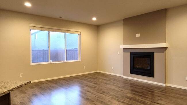 Building Photo - Luxury living in Lacey!