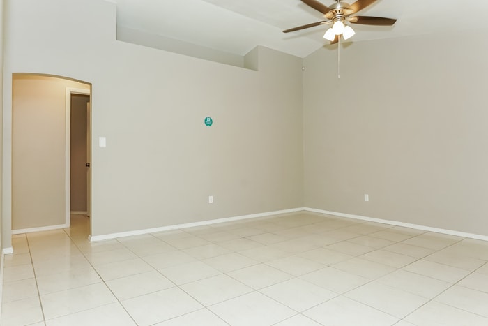 Building Photo - 2315 Bay Leaf Dr