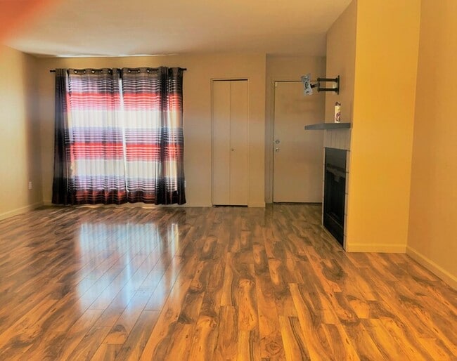 Building Photo - Quaint condo located in the heart of Glendale