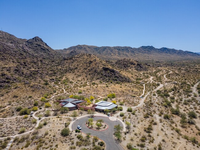 Building Photo - 4Bed/2Bath Home at 7th St/Baseline! JOIN T...