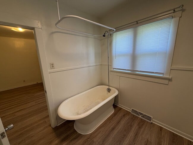 Building Photo - Nice 2 Bedroom Home for Rent in Concord School District
