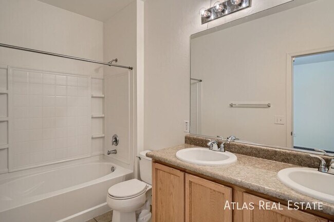 Building Photo - 8437 W Green Kingfisher Ln