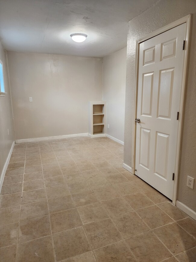 Building Photo - 2600 Countiss Dr