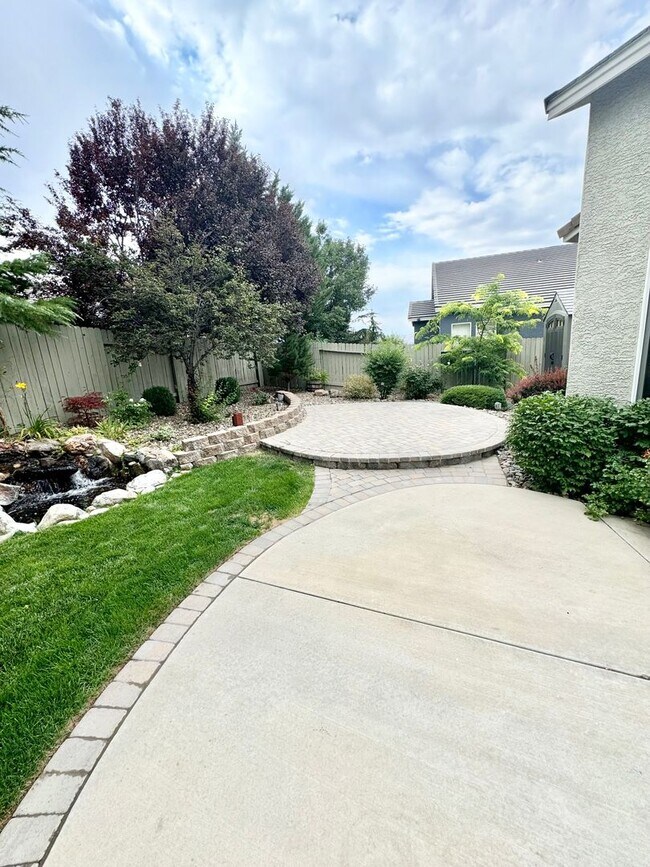 Building Photo - Beautiful Stylish South Reno Home