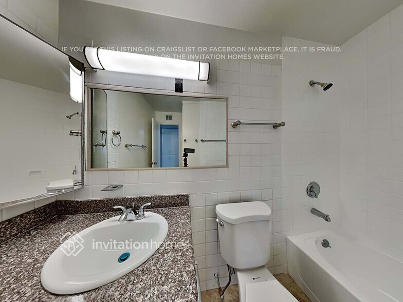 Building Photo - 3608 W Sierra Vista Dr