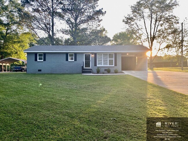 Primary Photo - 807 City Lake Dr NW