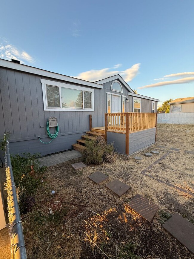 Building Photo - Don’t miss out on this great home