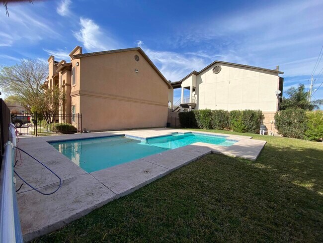 Building Photo - 9809 Sterling Loop