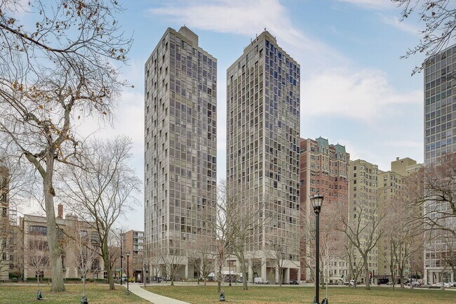 Primary Photo - 345 W Fullerton Pkwy