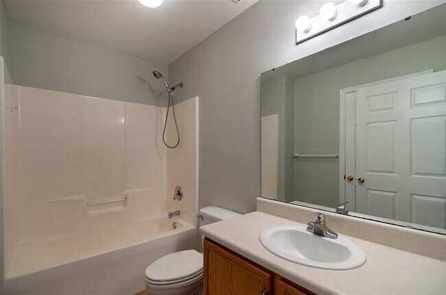 Building Photo - 2738 W Tharpe St