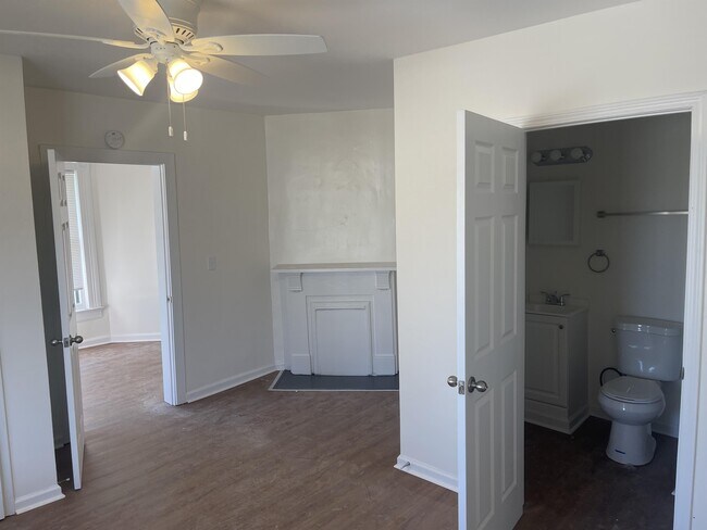 Building Photo - 418 Breckenridge St