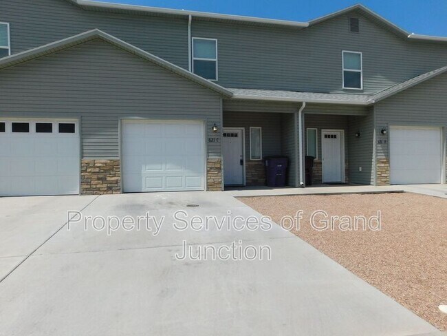 Primary Photo - 621 Zenith Ln