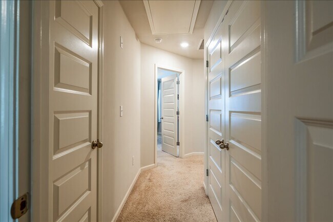 Building Photo - 2514 Piering Dr