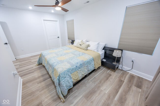 Building Photo - 7980 Royal Ave