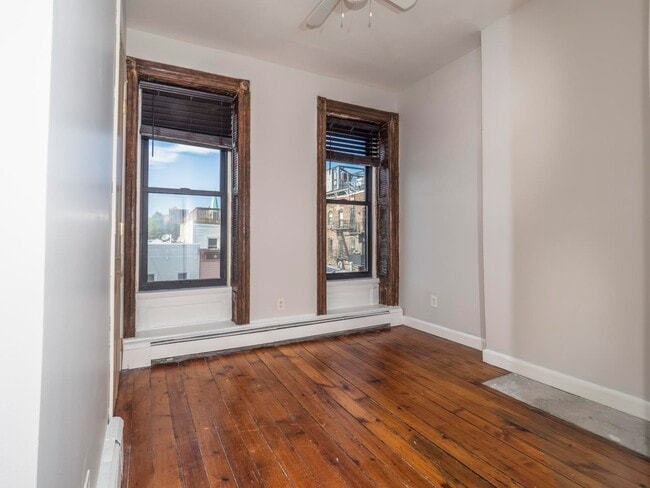 Building Photo - 343 4th St