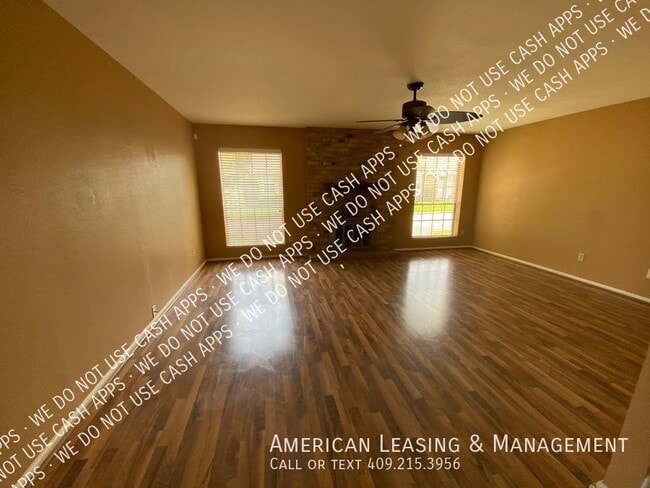 Building Photo - 945 Sunmeadow Dr