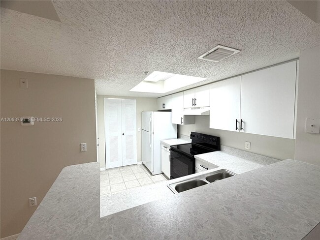 Building Photo - 5045 Wiles Rd