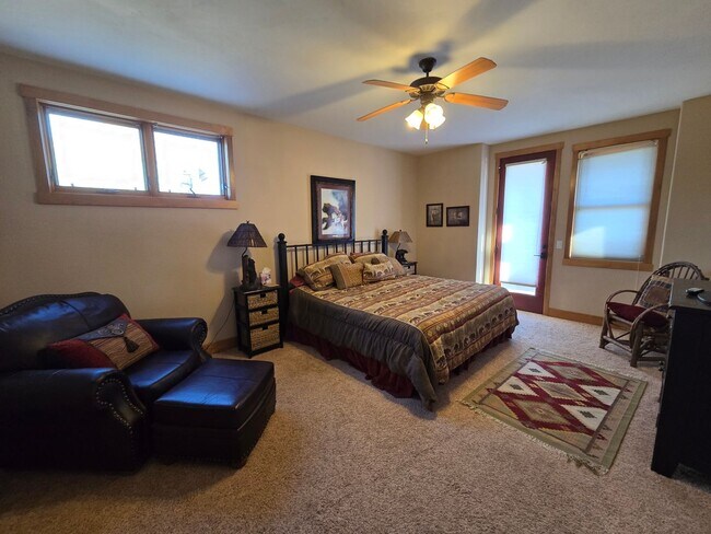 Building Photo - For Rent: Luxury Furnished Riverside Townhome *All Utilities Included*