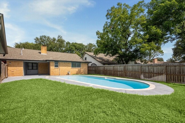 Building Photo - 12315 Whittington Dr