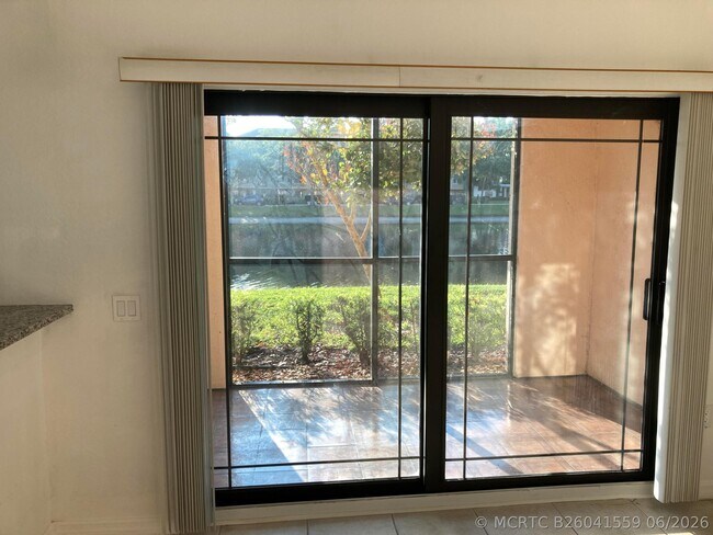 Building Photo - 2807 Veronia Dr