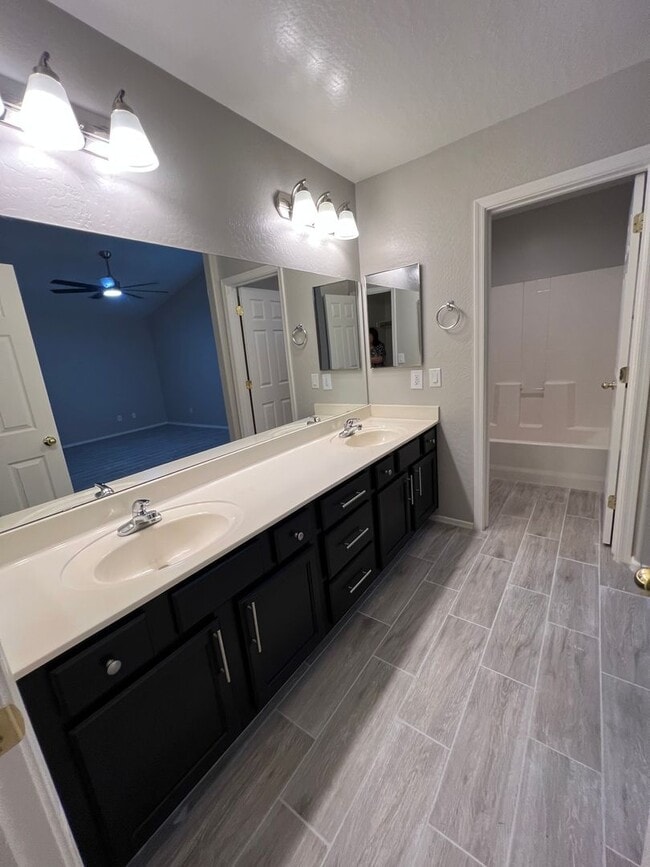 Building Photo - South Phoenix 4 Bed 2 Bath