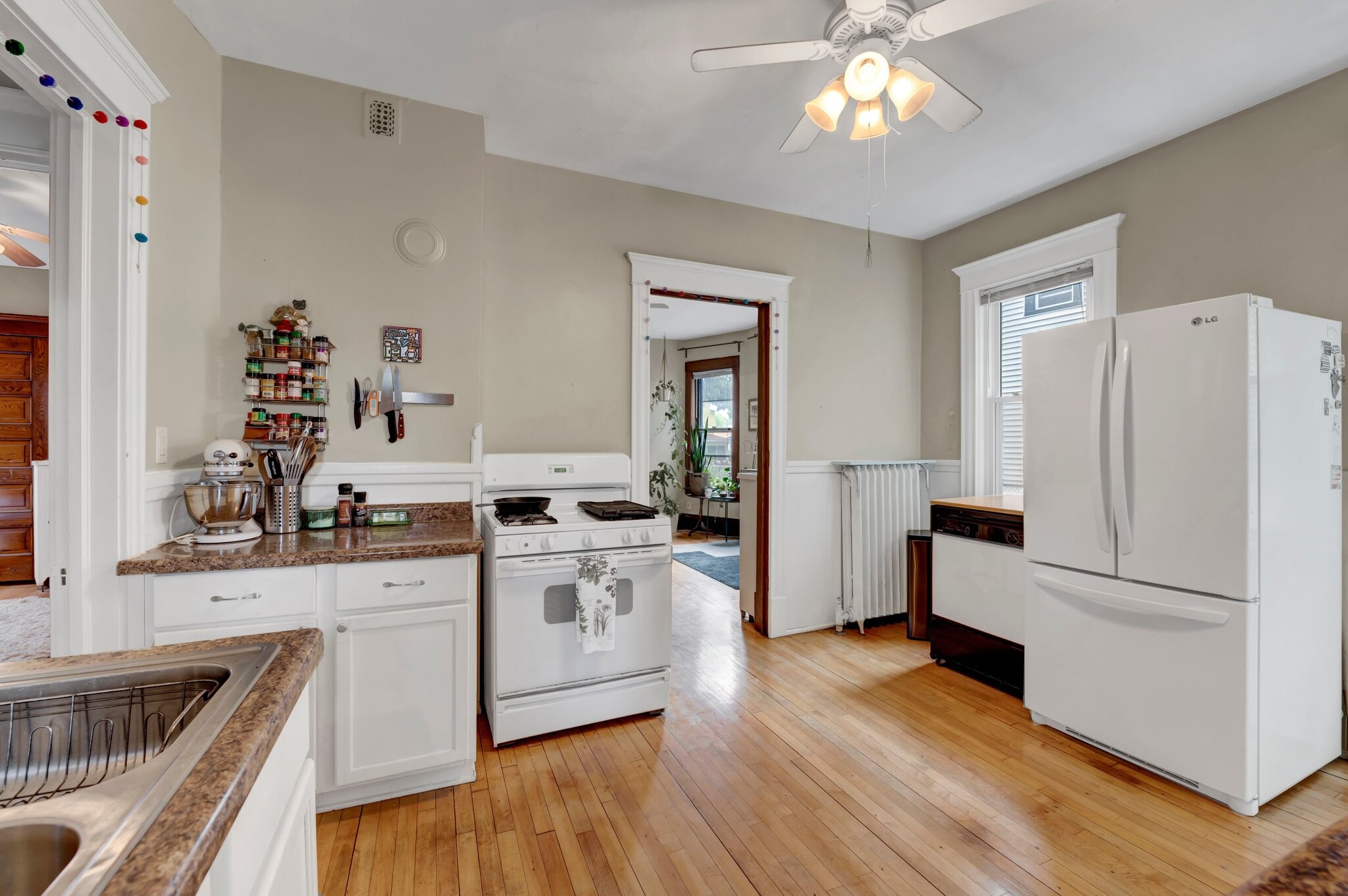 Building Photo - 3206 S 15th Ave