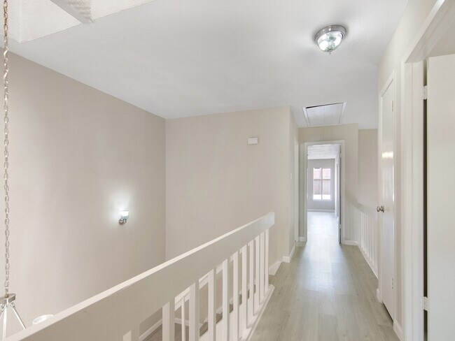 Building Photo - 11624 Village Pl Dr