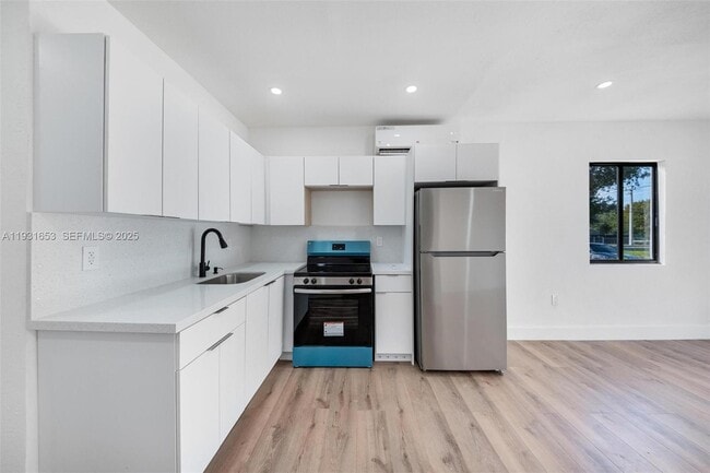 Building Photo - 6913 NW 4th Ct