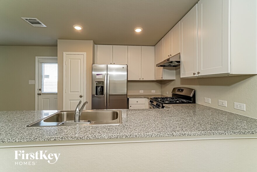 Building Photo - 10707 Prusiner Dr