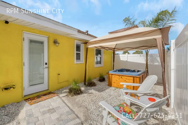 Building Photo - 1500 Clearwater Largo Rd