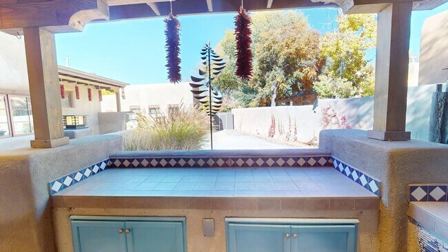 Building Photo - 901 Galisteo St